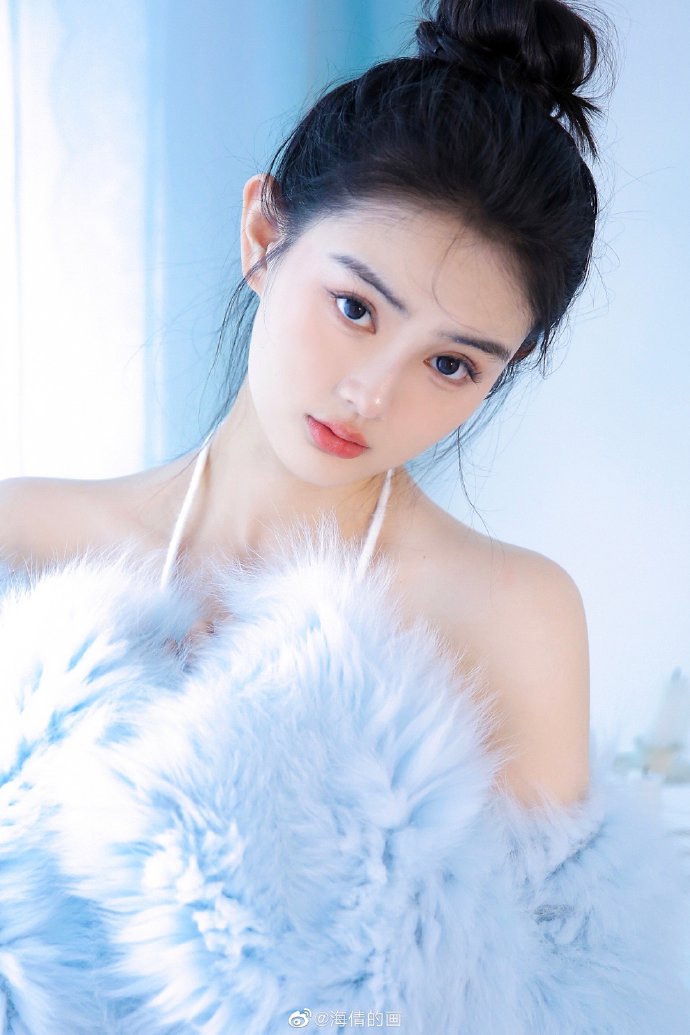 牙医经历激发导演灵感，《黑色孤儿》中权力控制戏份备受关注