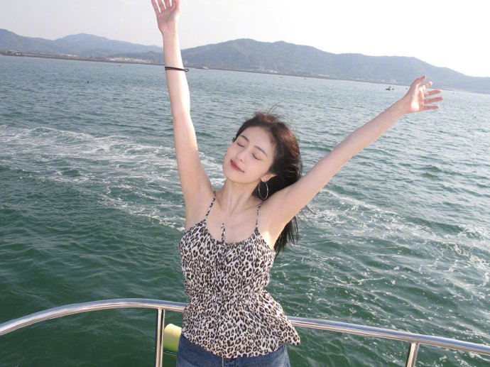 亲爱的热爱的 封面
